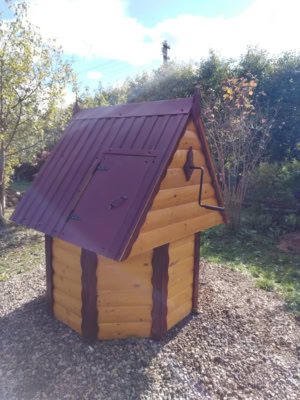 Домик-сруб с основанием